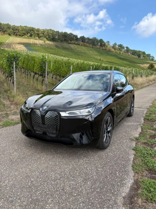 BMW iX xDrive50 - Sport Luftfederung 360° SoH 96,2%
