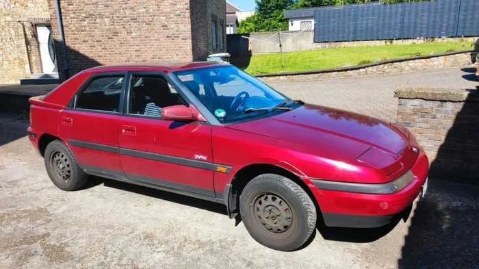Mazda 323F bg 1993
