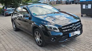 Mercedes-Benz GLA 180 DCT -