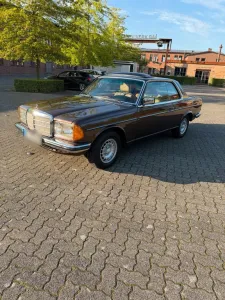 Mercedes-Benz W123 230 CE