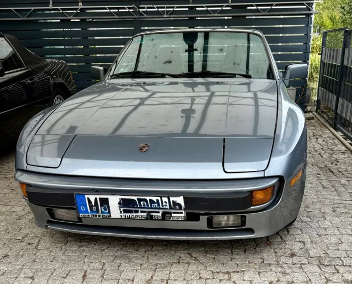 Porsche 944