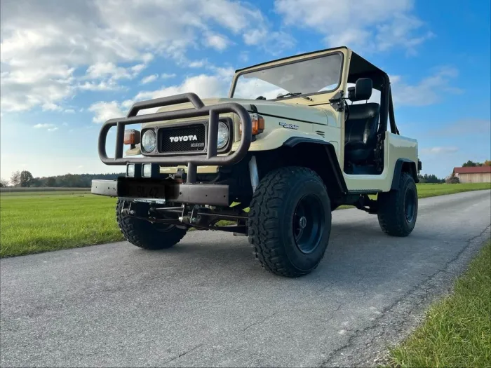 Toyota **Top** Toyota Land Cruiser BJ42 TÜV 08/28