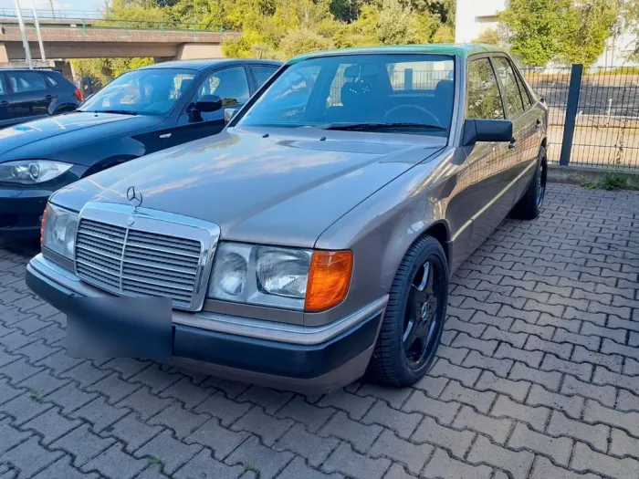 Mercedes-Benz Mercedes Benz 260E W124