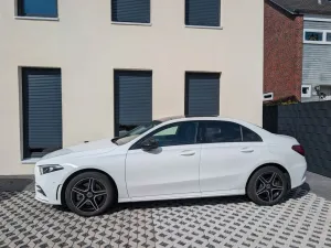 Mercedes-Benz A 250 e Limousine AMG Line Pano 360° Distronic