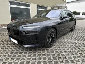 BMW 740d xDrive, M-Sport, B&W, Iconic Glow, Standhei