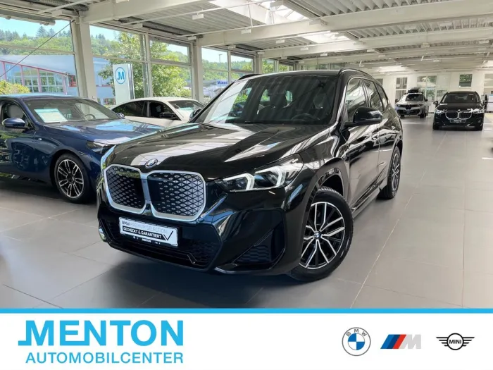 BMW iX1 xDrive30 M Sportpaket AHK/Aktivsitze vo./HuD
