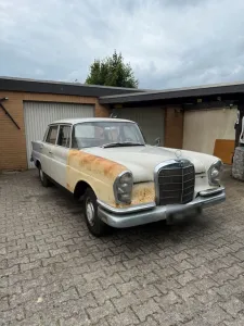 Mercedes-Benz Mercedes W111 220SB S-Klasse heckflosse - ...