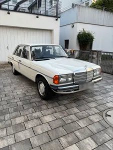 Mercedes-Benz W123 230 - 1. Hand, H-Zulass...