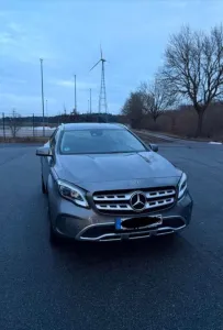 Mercedes-Benz GLA 180 DCT -