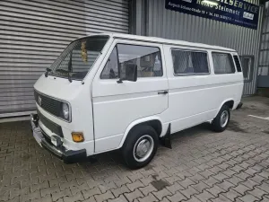 Volkswagen T3 Caravelle Weiß Oldtimer mit Campingmodus