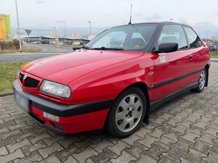 Lancia Delta 2.0 16V Turbo HPE HF