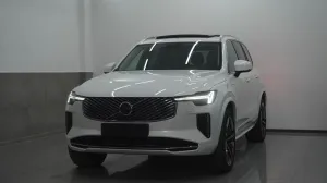 Volvo XC90 T8 Ultra Bright Hybrid Pano/B&W/Massage/AHK