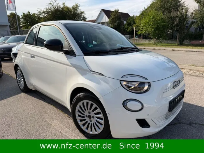 Fiat 500 e Red Paket Komfort Kamera PDC CARPLAY