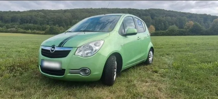 Opel Agila mit Alufelgen