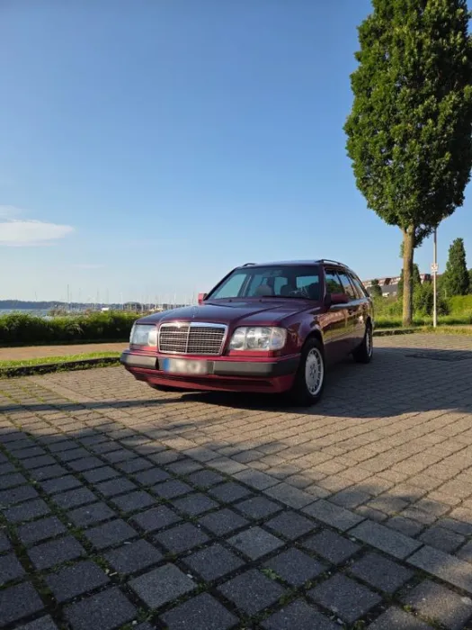 Mercedes-Benz W124 250TD Almadinrot