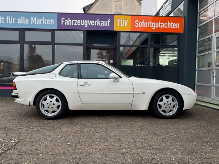 Porsche 944 S2