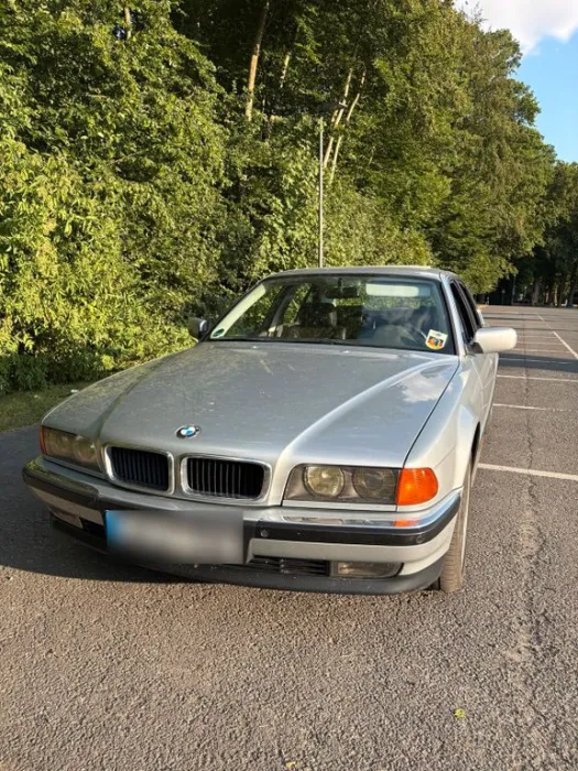 BMW E38 728i