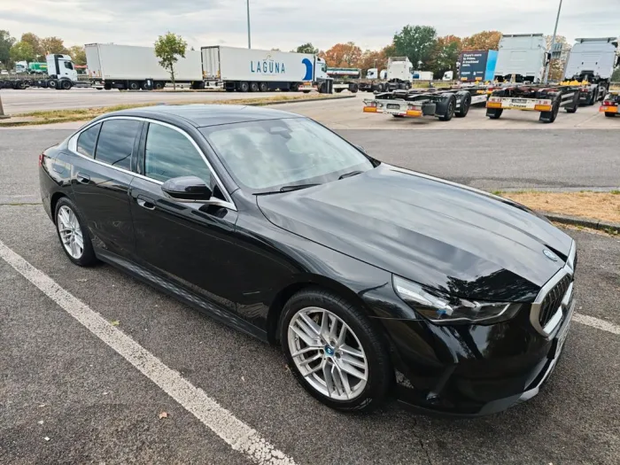 BMW i5 eDrive40 -BMW i5 eDrive40 - Travel & Comfort 