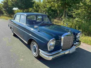 Mercedes-Benz Mercedes Heckflosse W 111 220 S Oldtimer m...