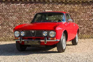 Alfa Romeo 2000 GTV Bertone - In the shadow of Mount Etna