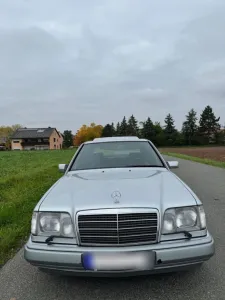 Mercedes-Benz W124 V8 E420