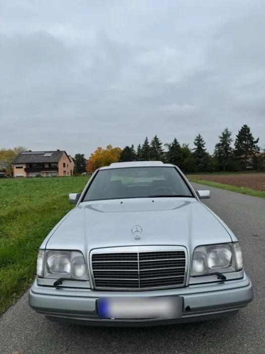Mercedes-Benz W124 V8 E420