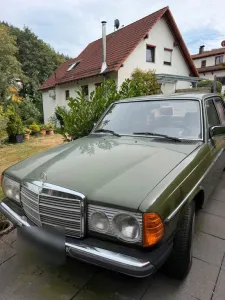 Mercedes-Benz Mercedes W123 E230