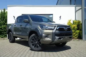 Toyota Hilux Double Cab 2.8 Invincible +Wanne +AHK!