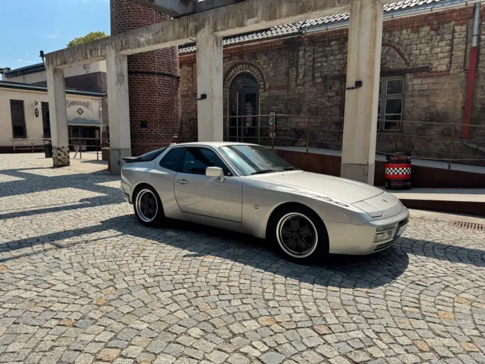 Porsche 944 Turbo Coupé - Serie 250 PS