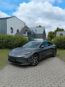Tesla Rising F7 77 kWh 250 kW RWD