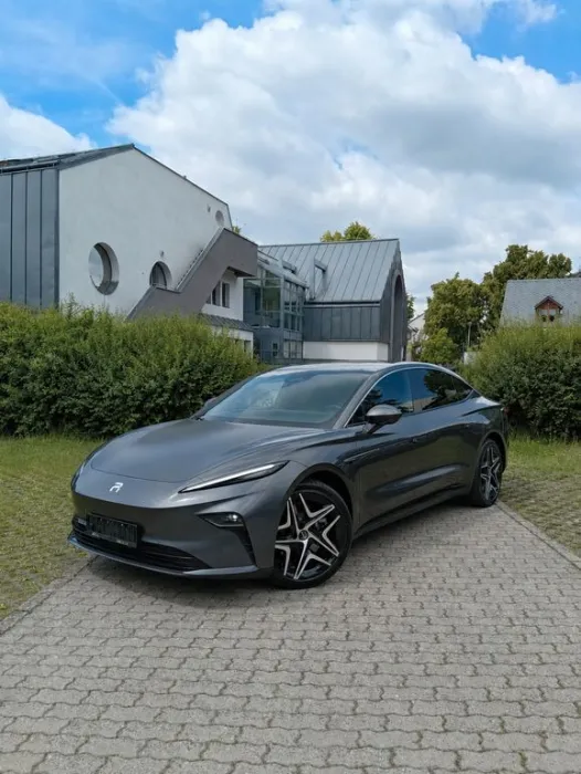 Tesla Rising F7 77 kWh 250 kW RWD