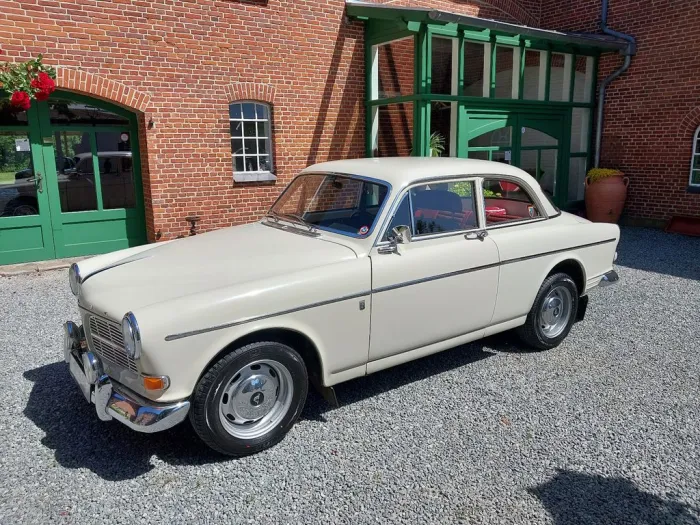 Volvo P 121