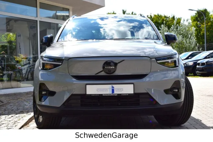 Volvo EX40 Twin Motor AWD Plus Black Edition AHK