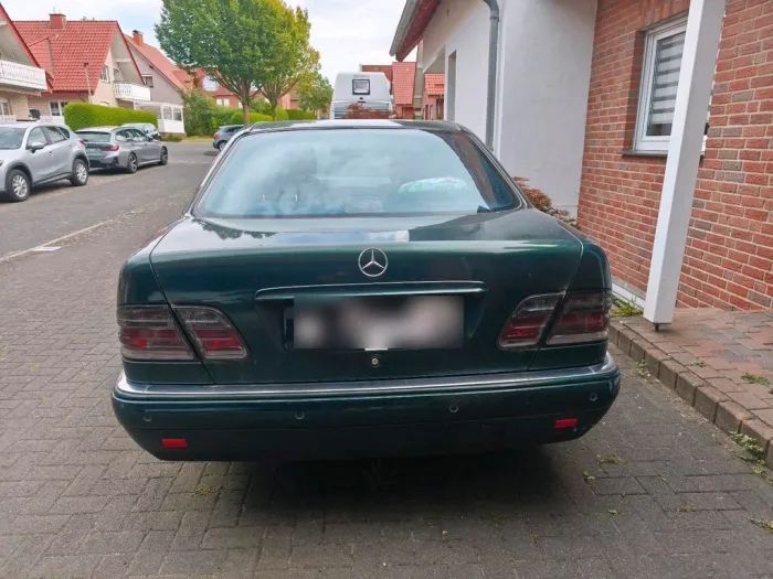 Mercedes-Benz E240