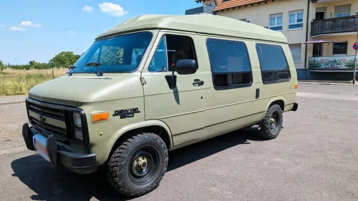 Chevrolet G20 Campervan, Motorradtransport...