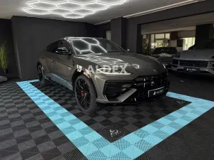 Lamborghini Urus SE DARK+CARBON PACK°PANO°BLACK STYLE°B&O 3D