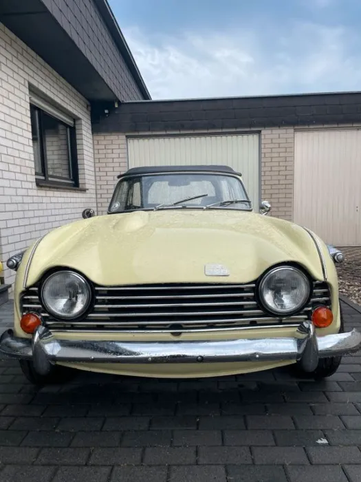 Other Triumph TR250 mit neuem TÜV