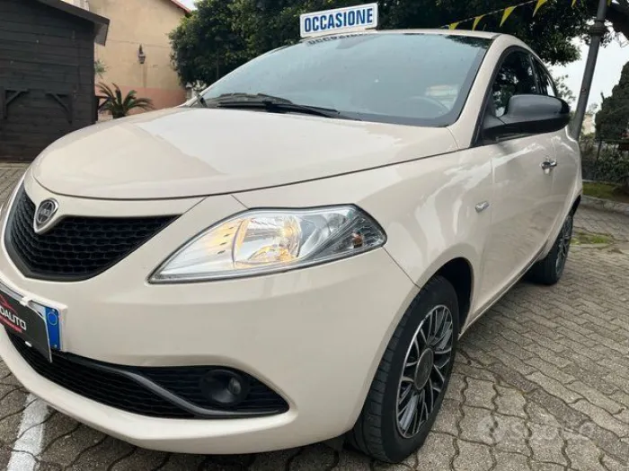 Lancia Ypsilon 1.2 69 CV 5 porte S&S Platinum CV