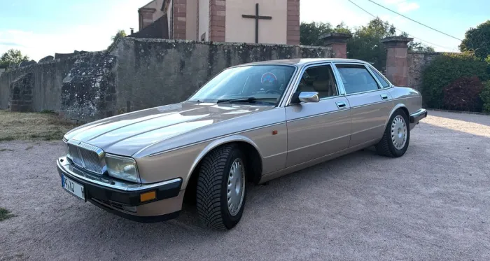 Jaguar Daimler XJ40