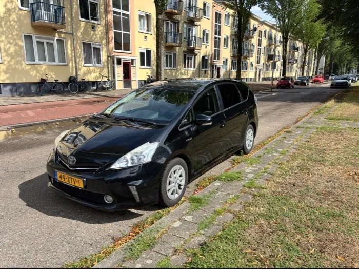 Toyota Prius Wagon Dynamic Business Carplay-JBL 