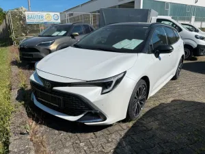 Toyota Corolla 1.8 TS Hybrid Black and White