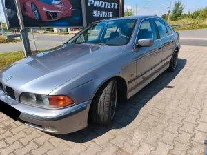 BMW E39 523i