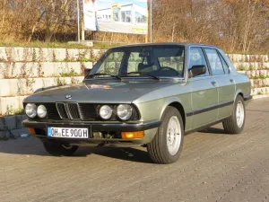BMW 5er E28   525i