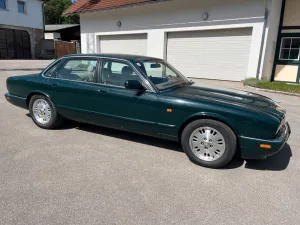Jaguar XJ6 X300