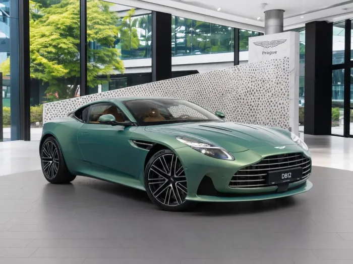 Aston Martin DB12 4.0 V8