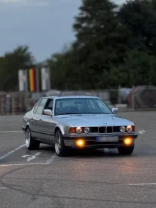 BMW E32 735i Oldtimer ( Schalter )