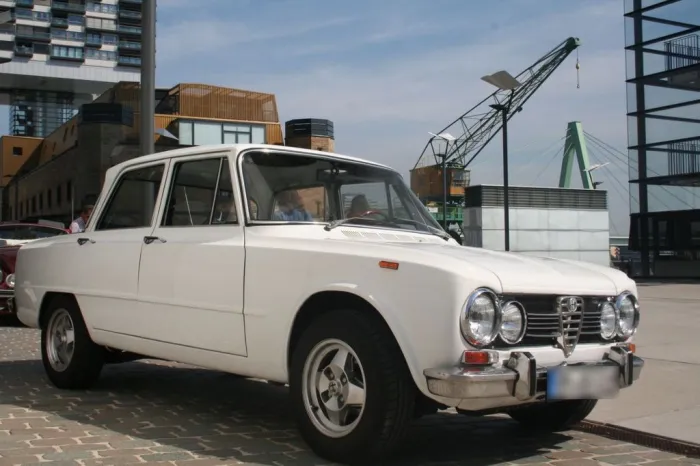 Alfa Romeo Giulia 1300 super mit neuem TÜV