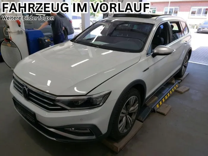 Volkswagen Passat Alltrack CAM Matrix PANO Massage ACC Memo