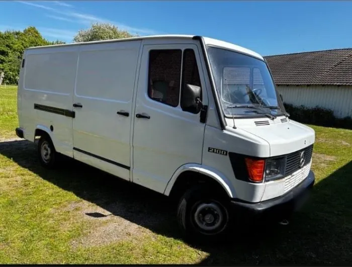 Mercedes-Benz Mercedes Benz 210D T1 Bremer
