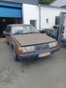 Volvo 945 mit Seilwinde am Heck- viele Tei...